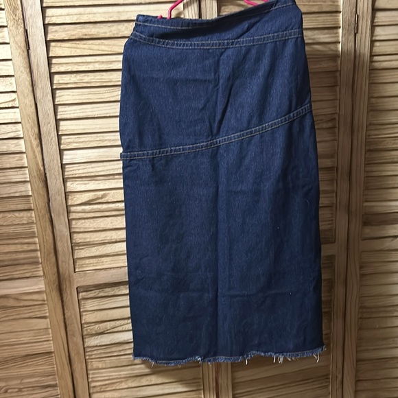 Raw Trim Asymmetrical Hem Denim Skirt - Picture 2 of 8
